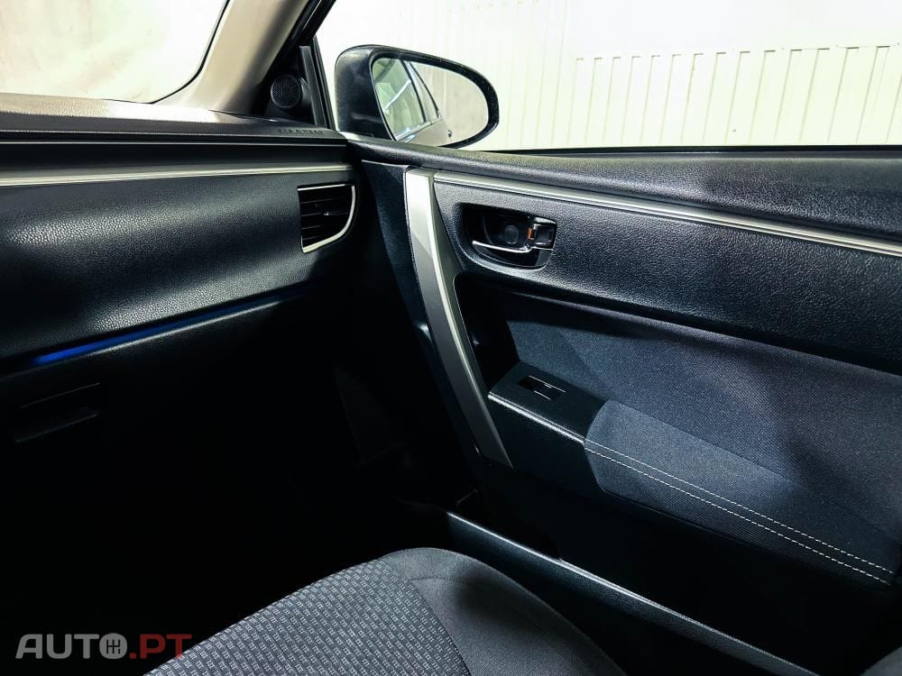 Toyota Corolla 1.4 D-4D Exclusive +Navi MM