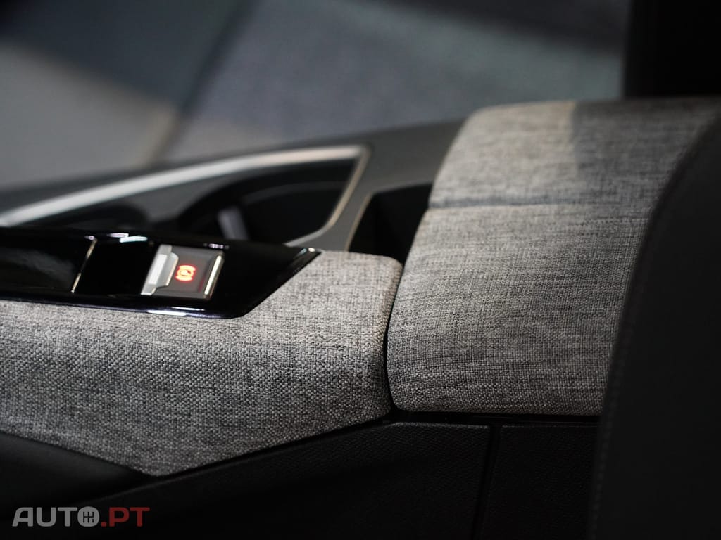 Peugeot 3008 1.2 Hybrid Allure e-DCS6