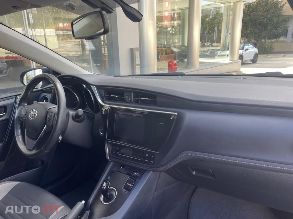 Toyota Auris 1.8 HSD Comfort +P.Techno+P.Sport
