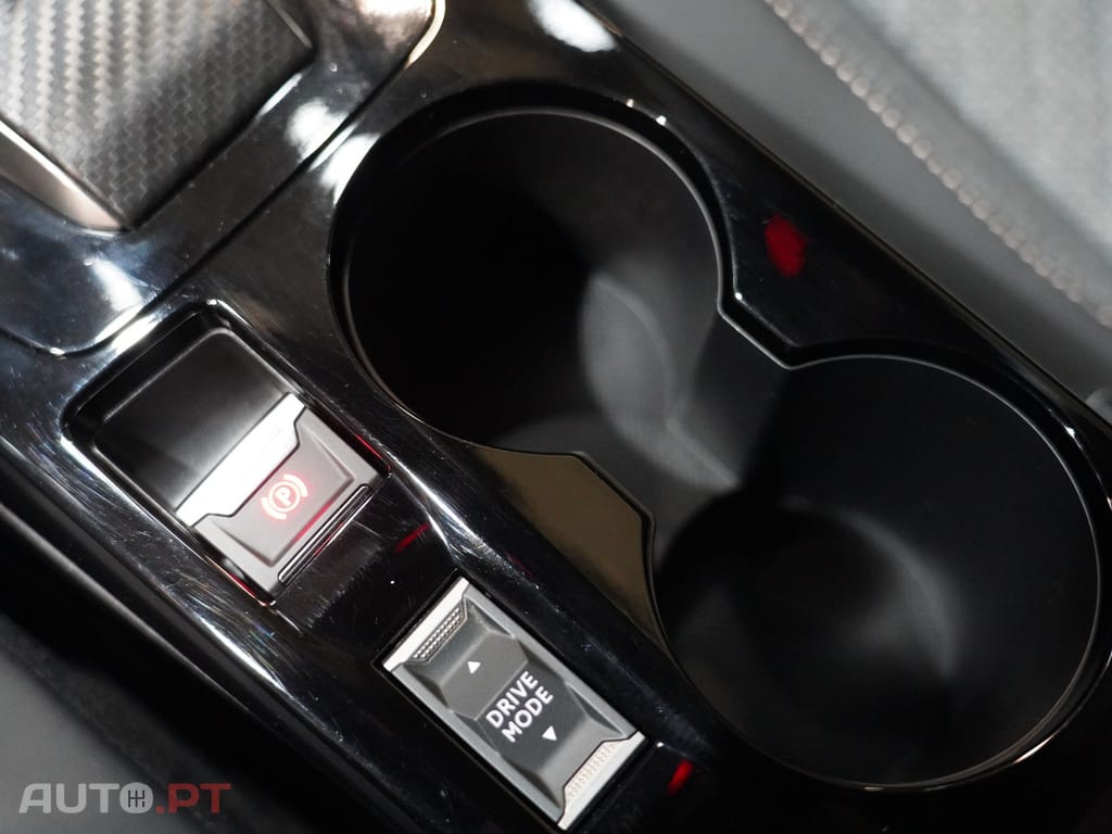 Peugeot 2008 1.2 Hybrid Allure e-DCS6