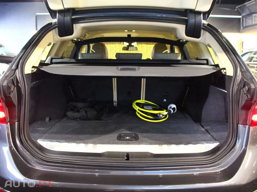 BMW 320 e Line Luxury Auto