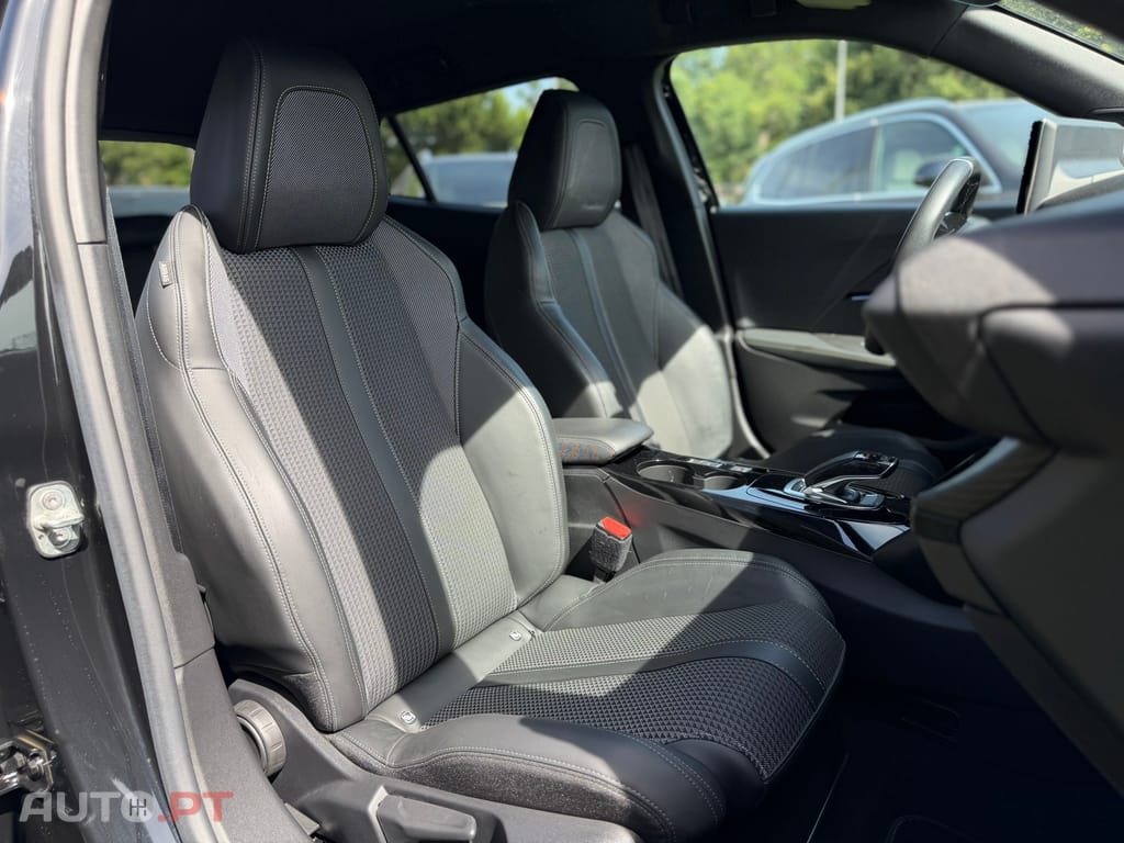 Peugeot E-2008 50 kWh GT