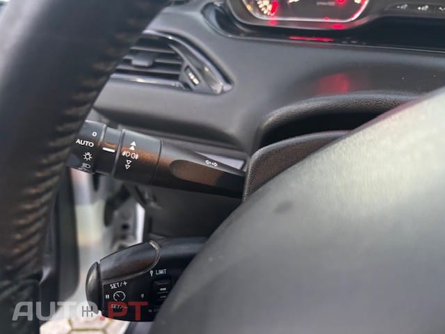 Peugeot 208 1.4 HDi SE Style