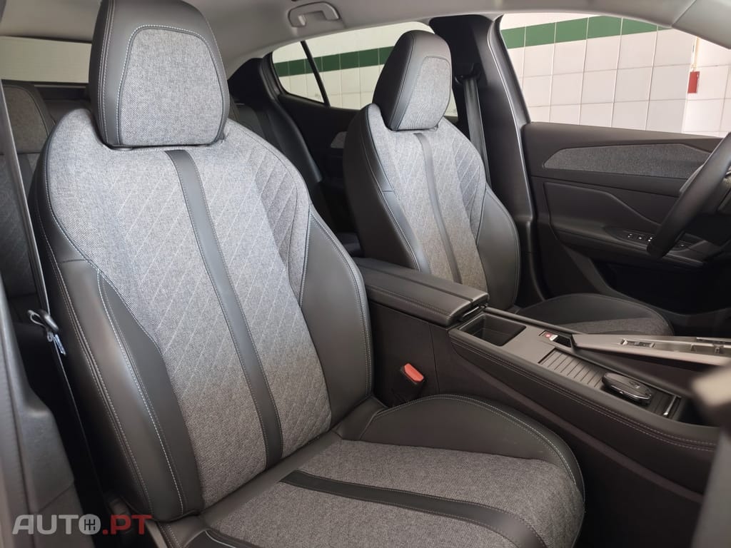 Peugeot 408 1.6 Hybrid Allure e-EAT8