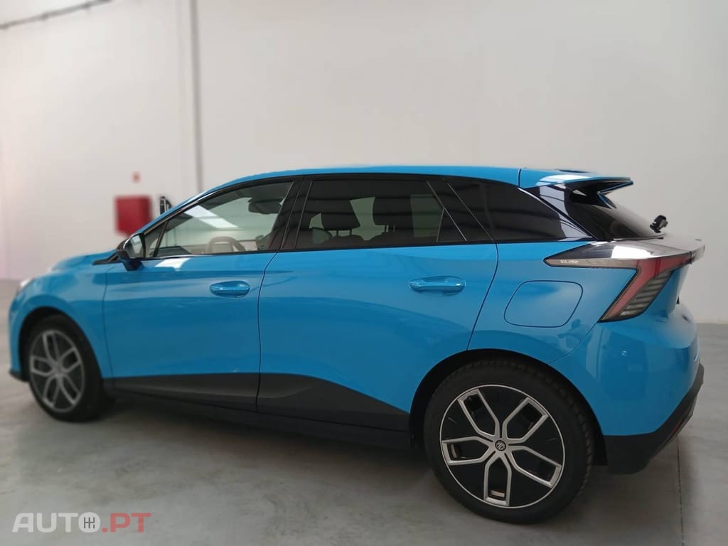 MG MG4 64 kWh Luxury