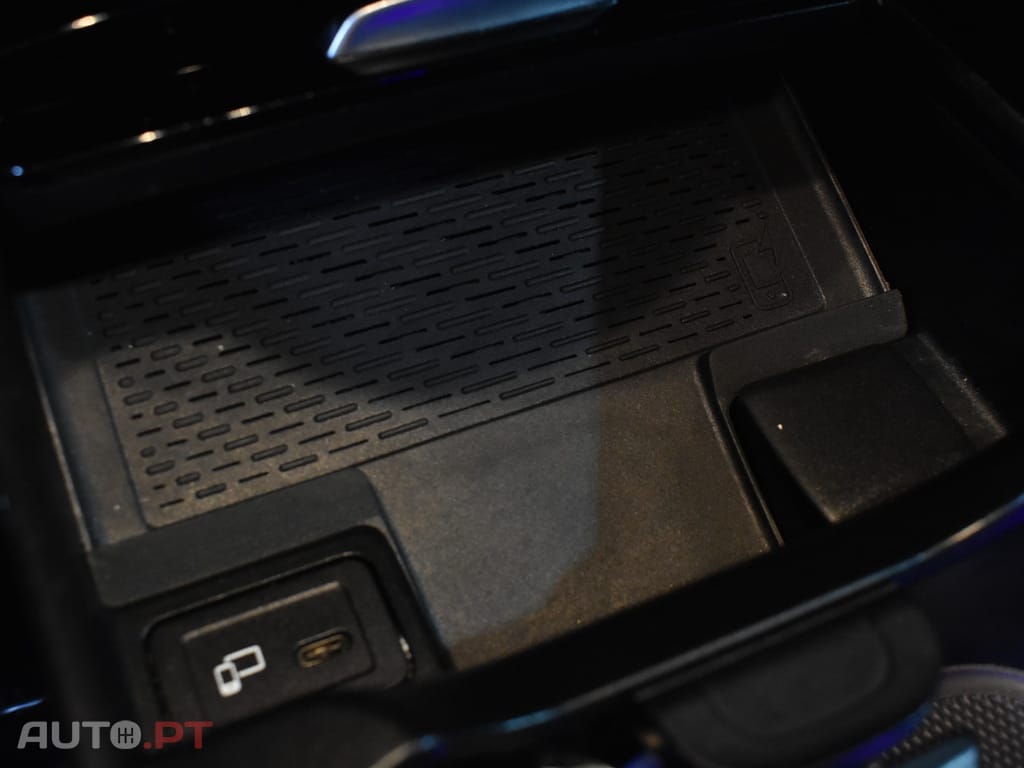 Mercedes-Benz A 250 e 8G-DCT AMG Line