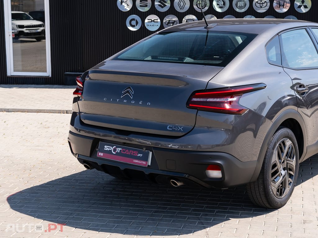 Citroen C4 X 1.2 PureTech Shine EAT8