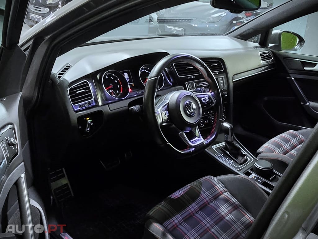 Volkswagen Golf GTI Performance BlueMotion DSG