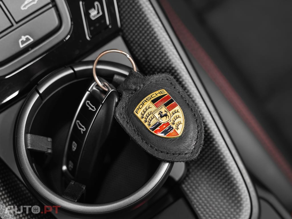 Porsche 992 Carrera 4 GTS PDK