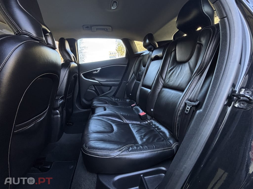 Volvo V40 1.6 D2 Momentum — fotografia 10