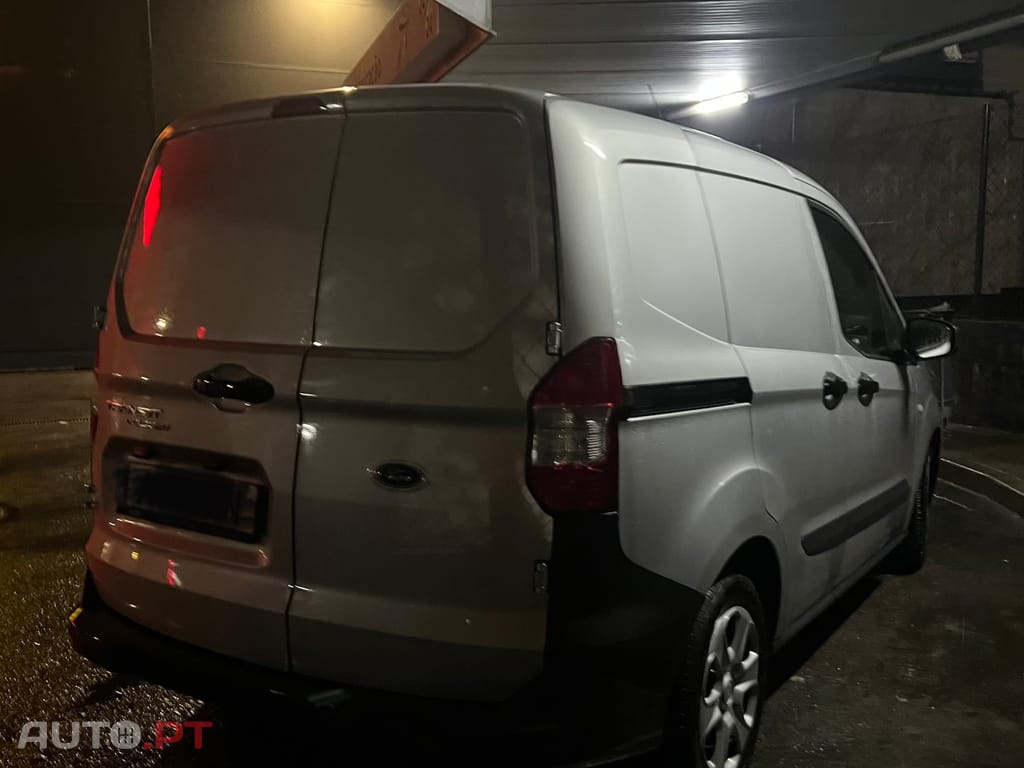 Ford Courier Comercial