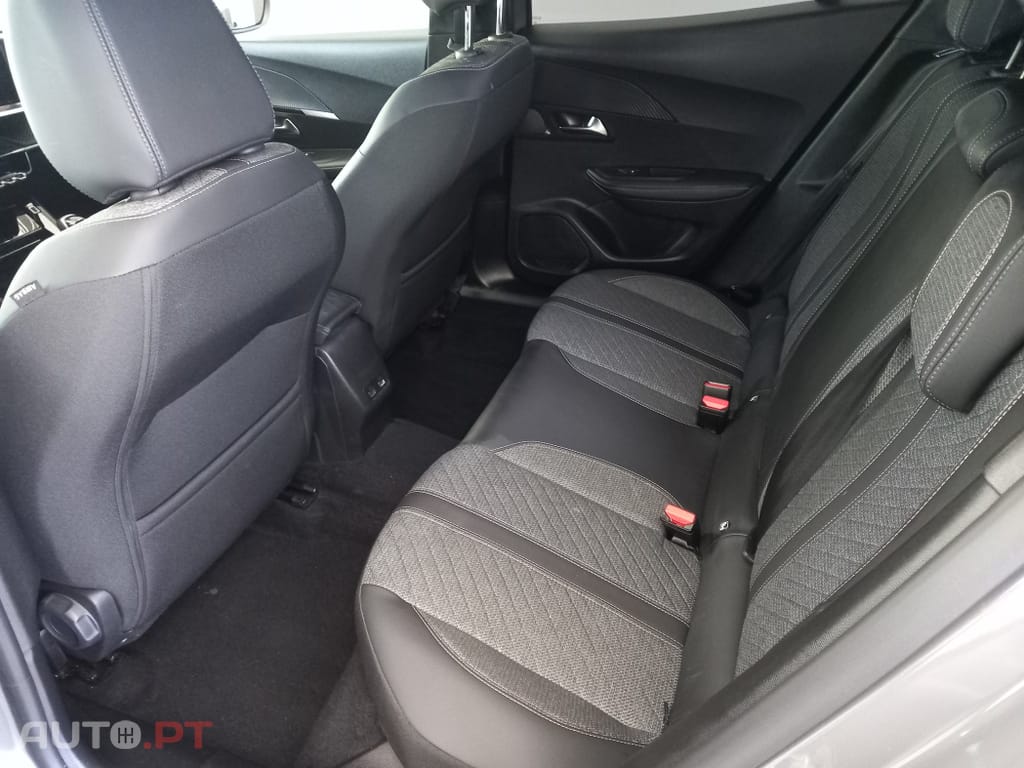 Peugeot 2008 1.2 PureTech Allure