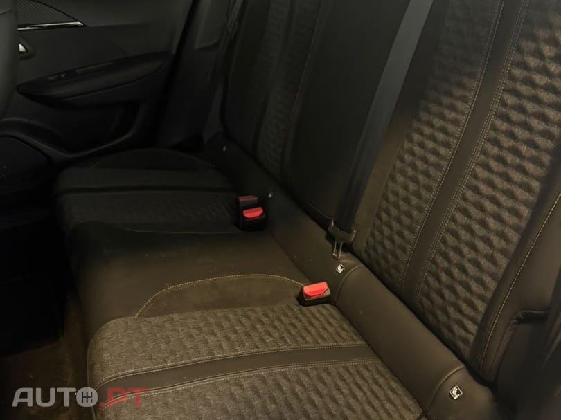 Peugeot E-2008 50 kWh Active