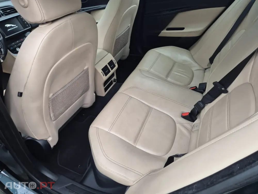 Jaguar XE 2.0 D Prestige