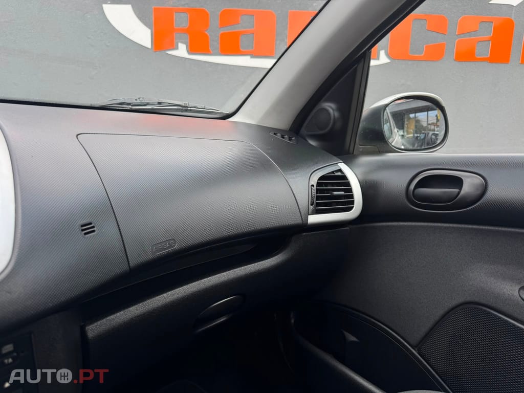 Peugeot 206 1.1 Trendy — fotografia 13