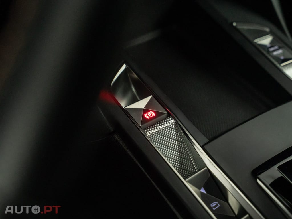 DS DS3 Crossback E-Tense Performance Line