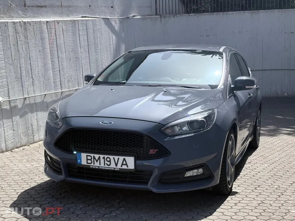 Ford Focus 2.0 EcoBoost ST c/ Pack Pele Desportiva