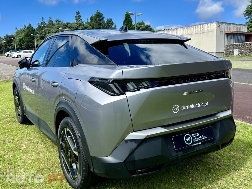 Peugeot e-3008 73 kWh Allure — fotografia 5