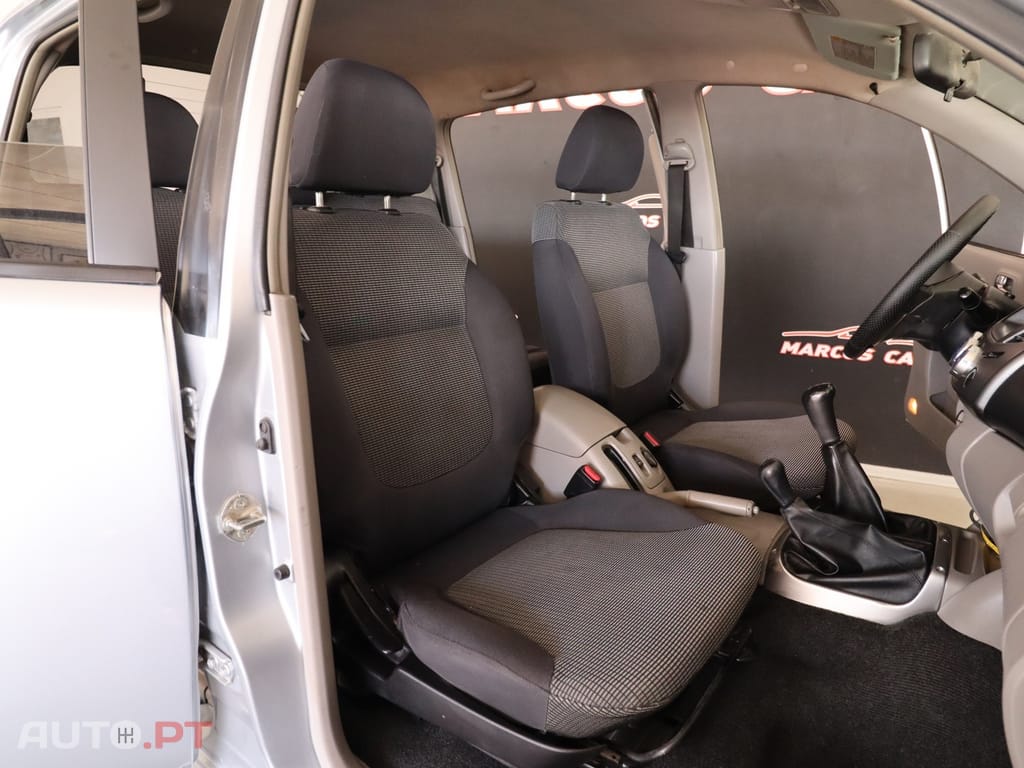 Mitsubishi L200 2.5 DI-D CD Invite AC 4WD