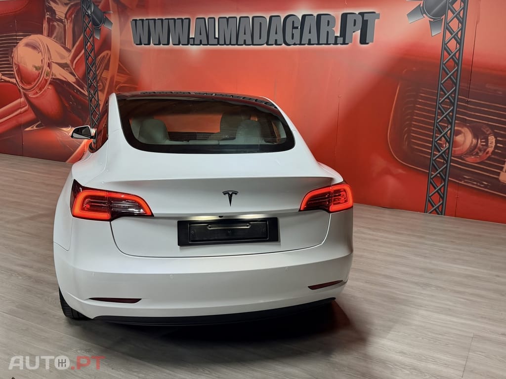 Tesla Model 3 Tração Traseira