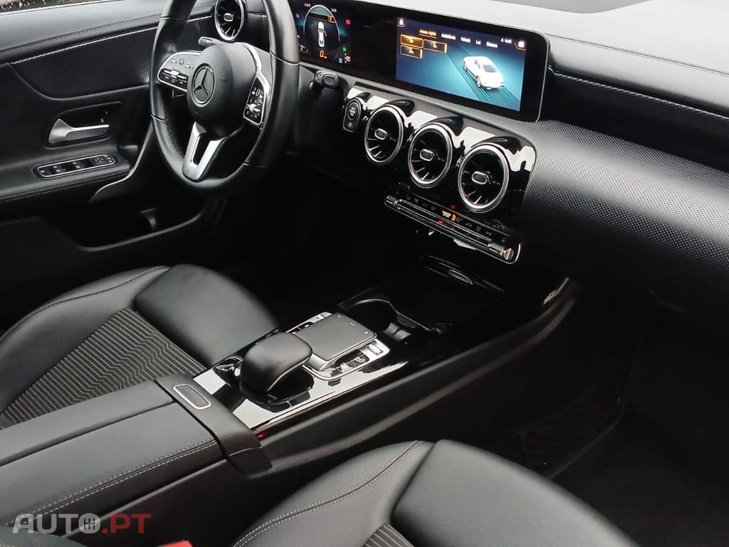 Mercedes-Benz CLA 180 Outro