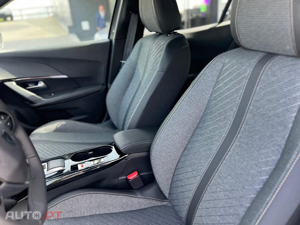 Peugeot E-2008 54 kWh Allure