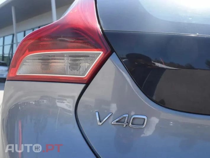 Volvo V40 Cross Country Outro