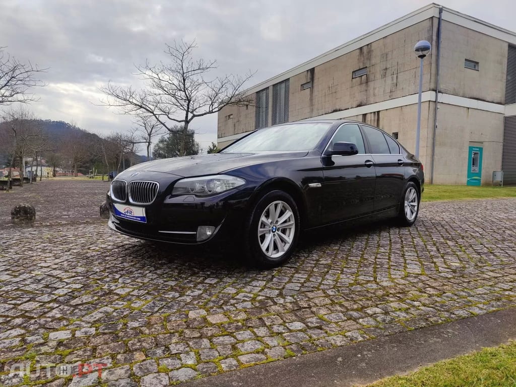 BMW 520 d Line Luxury Auto — fotografia 3