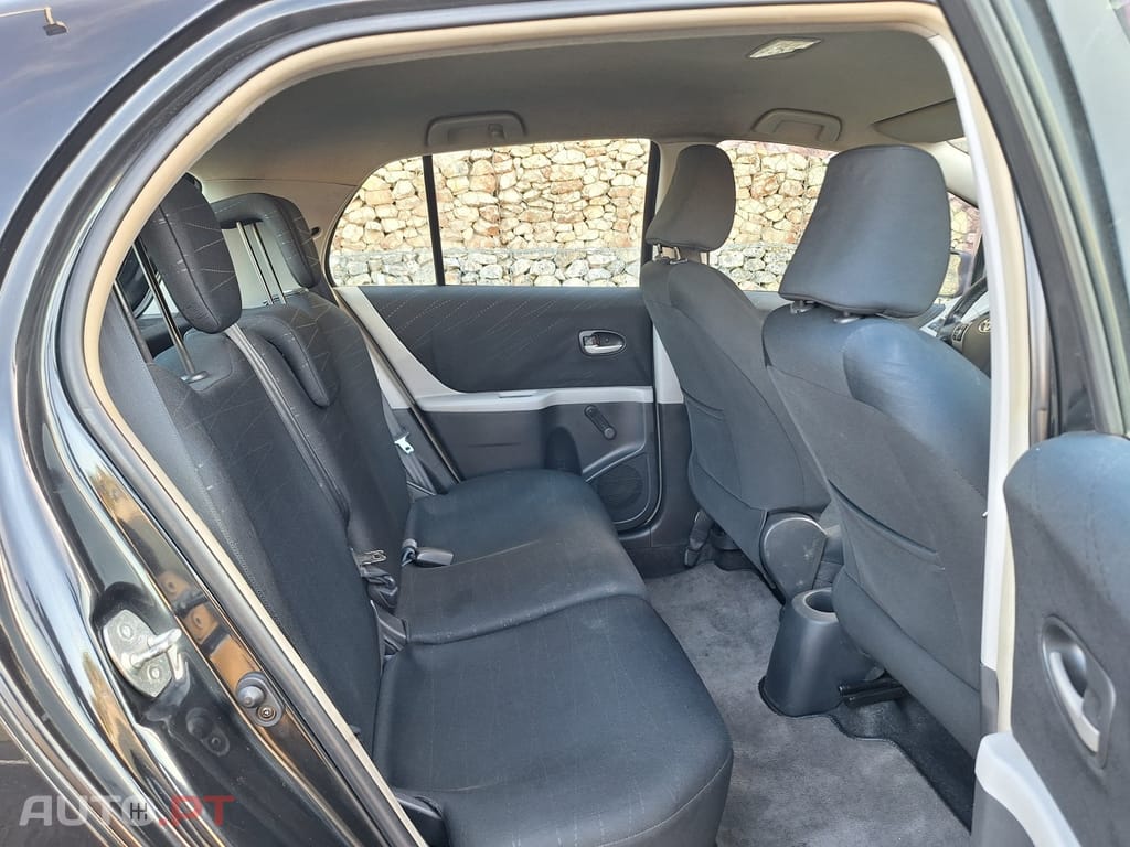 Toyota Yaris 1.0 VVT-i Sol High Pack