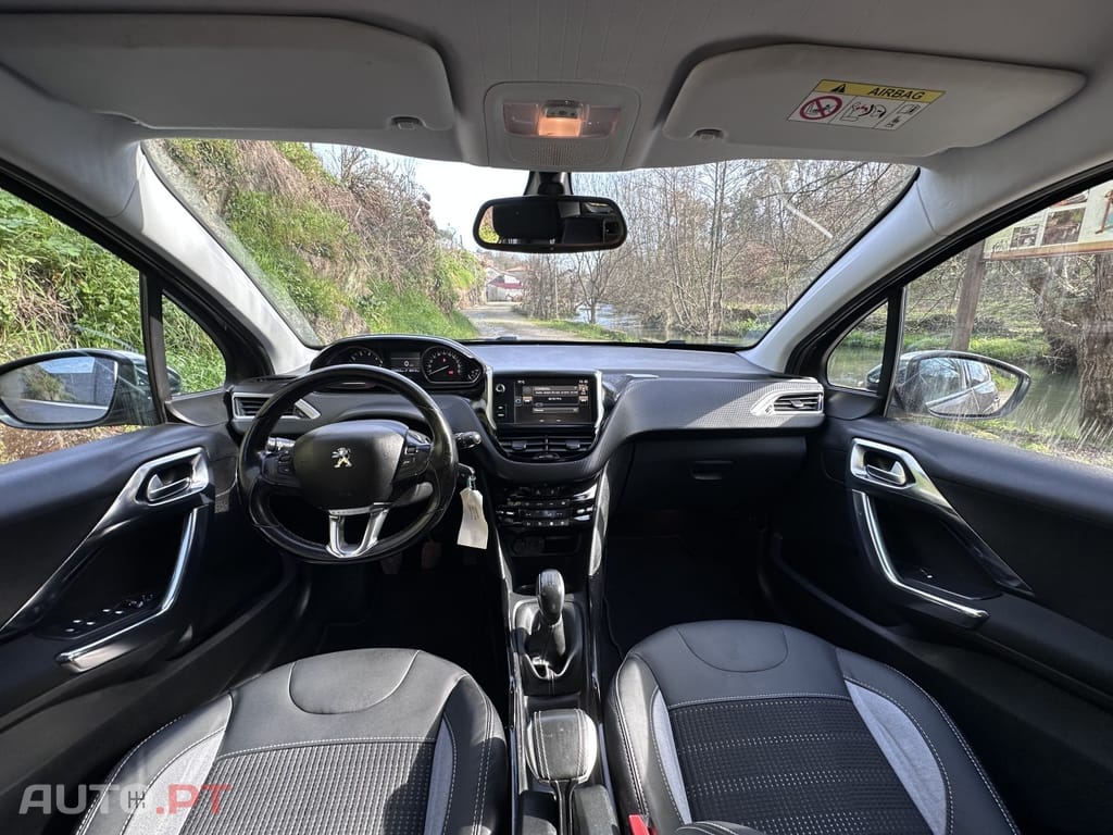 Peugeot 2008 PureTech 100 Allure