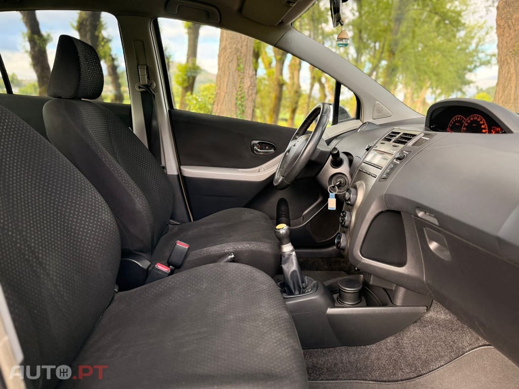 Toyota Yaris 1.0 VVT-i Sport+VSC