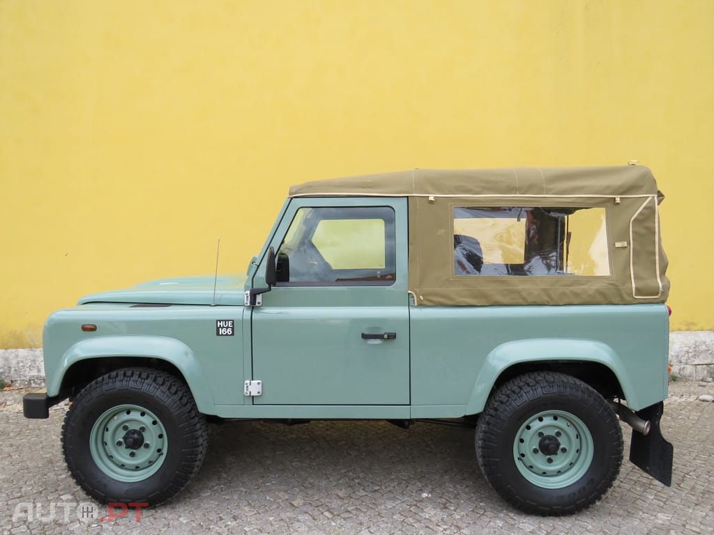 Land Rover Defender TD4 PUMA HERITAGE