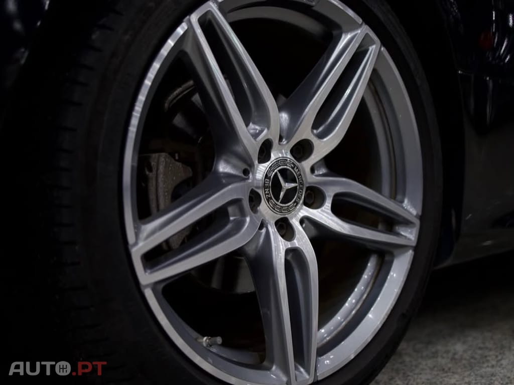 Mercedes-Benz E 220 AMG