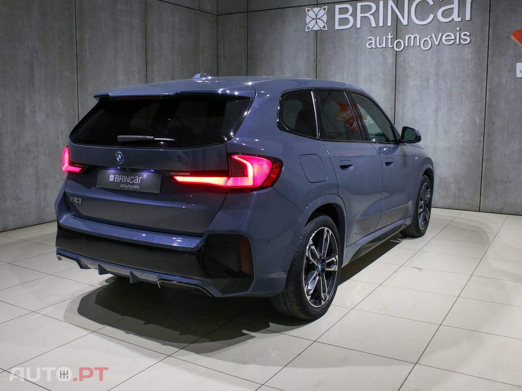 BMW iX1 xDrive30 Pack Desportivo M