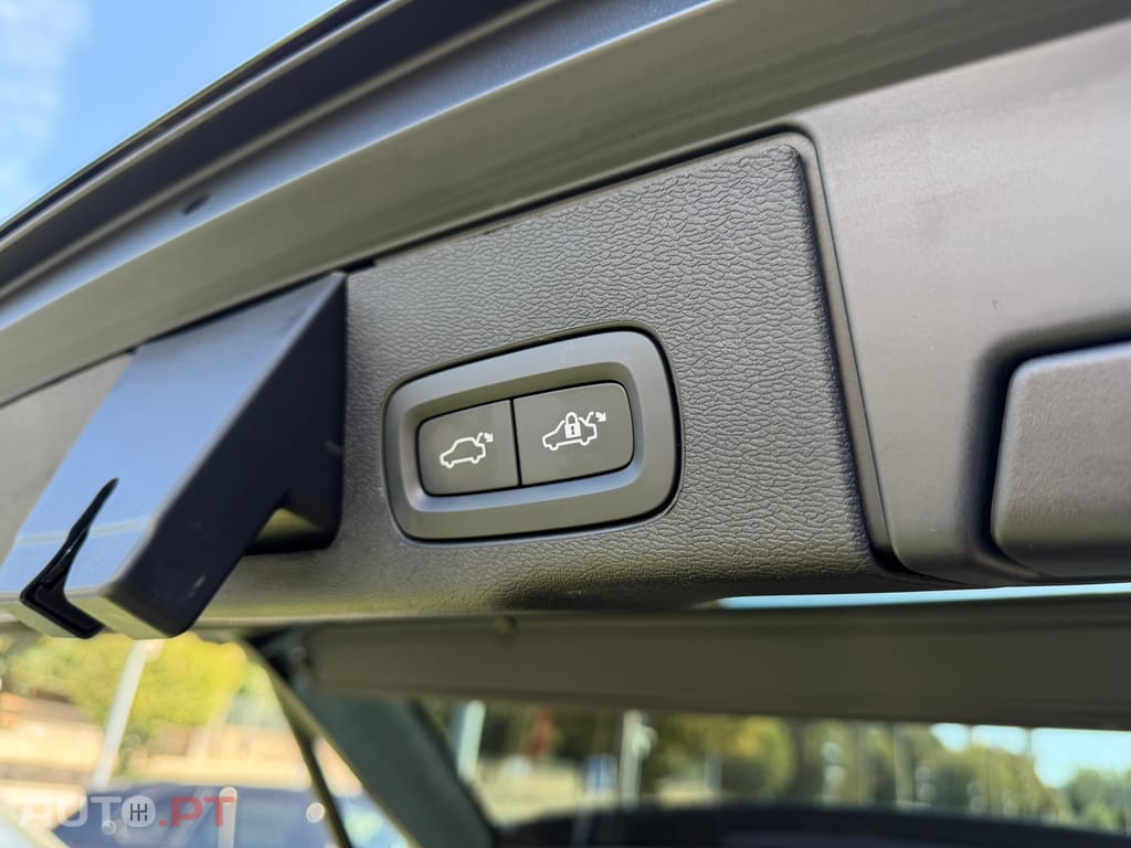 Volvo XC 60 2.0 T6 PHEV Black Edition AWD — fotografia 62