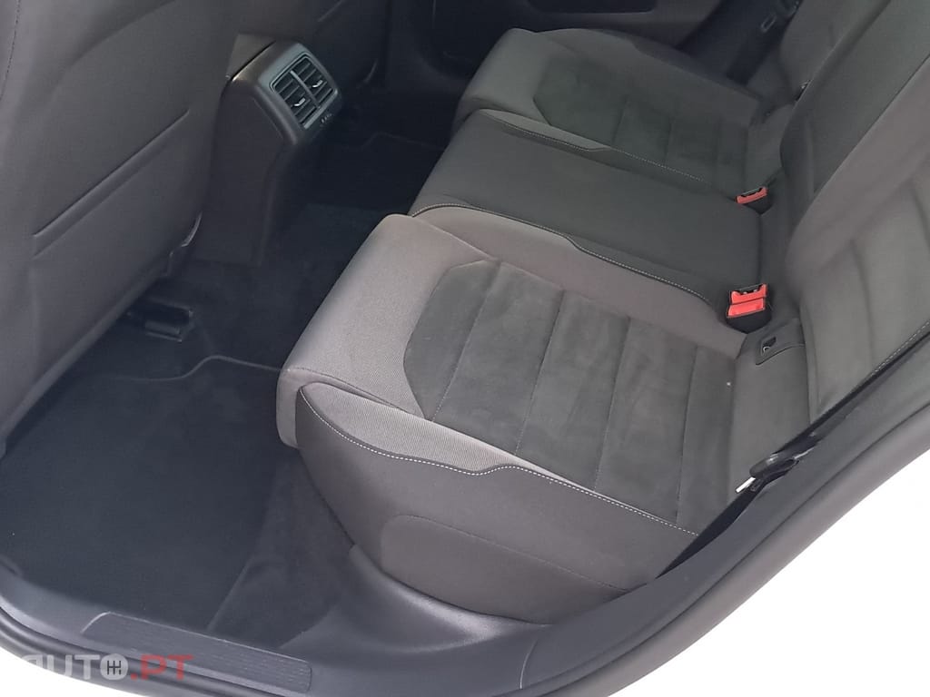 Volkswagen Golf 1.5 eTSI R-Line DSG