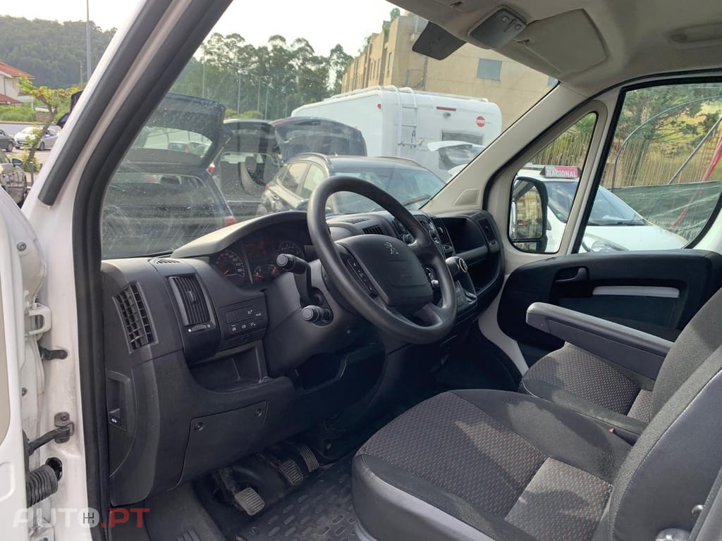 Peugeot Boxer 2.2 BlueHDi 330 L2H2 Premium