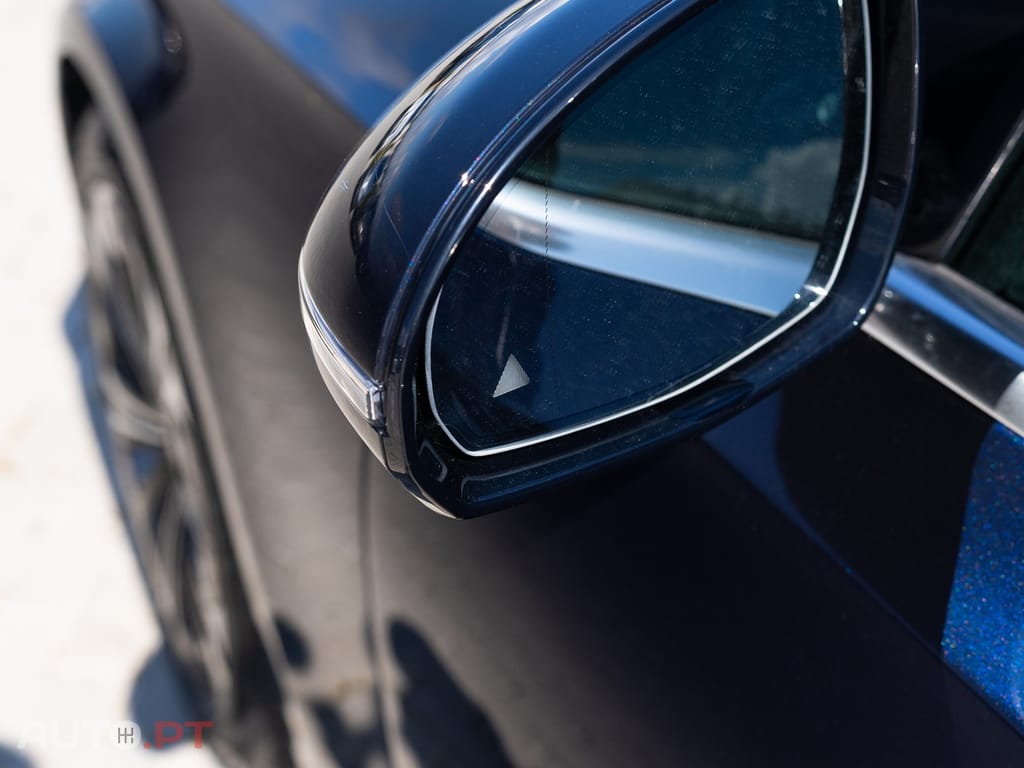 Mercedes-Benz E 300 Outro
