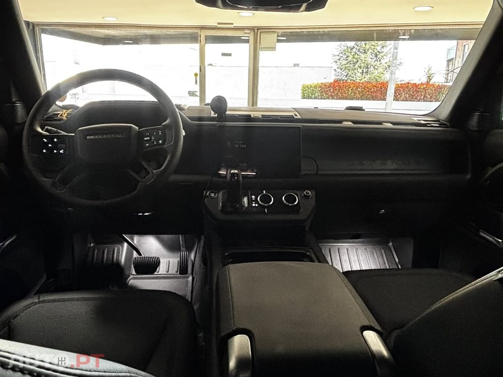 Land Rover Defender 2.0 P300e 110 AWD Trophy Edition Deep Sandglow