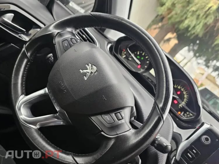 Peugeot 2008 1.2 PureTech Signature