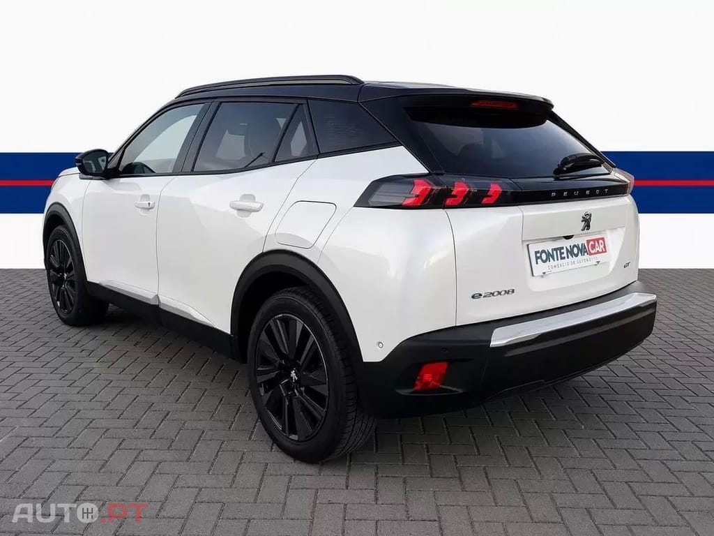 Peugeot e-2008 GT Pack — fotografia 3