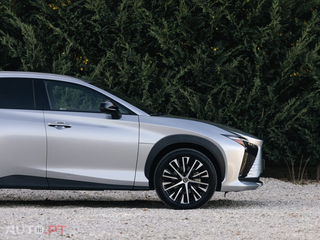 Lexus RZ Premium