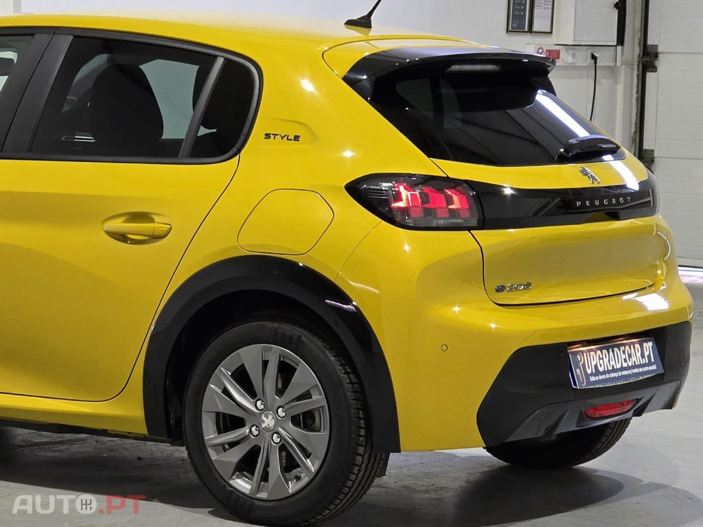 Peugeot E-208 50 kWh Style