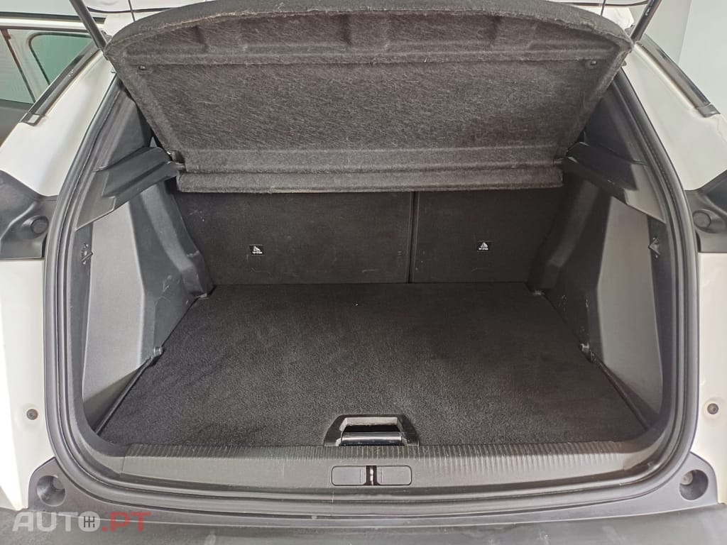 Peugeot 2008 1.2 PureTech Allure EAT8