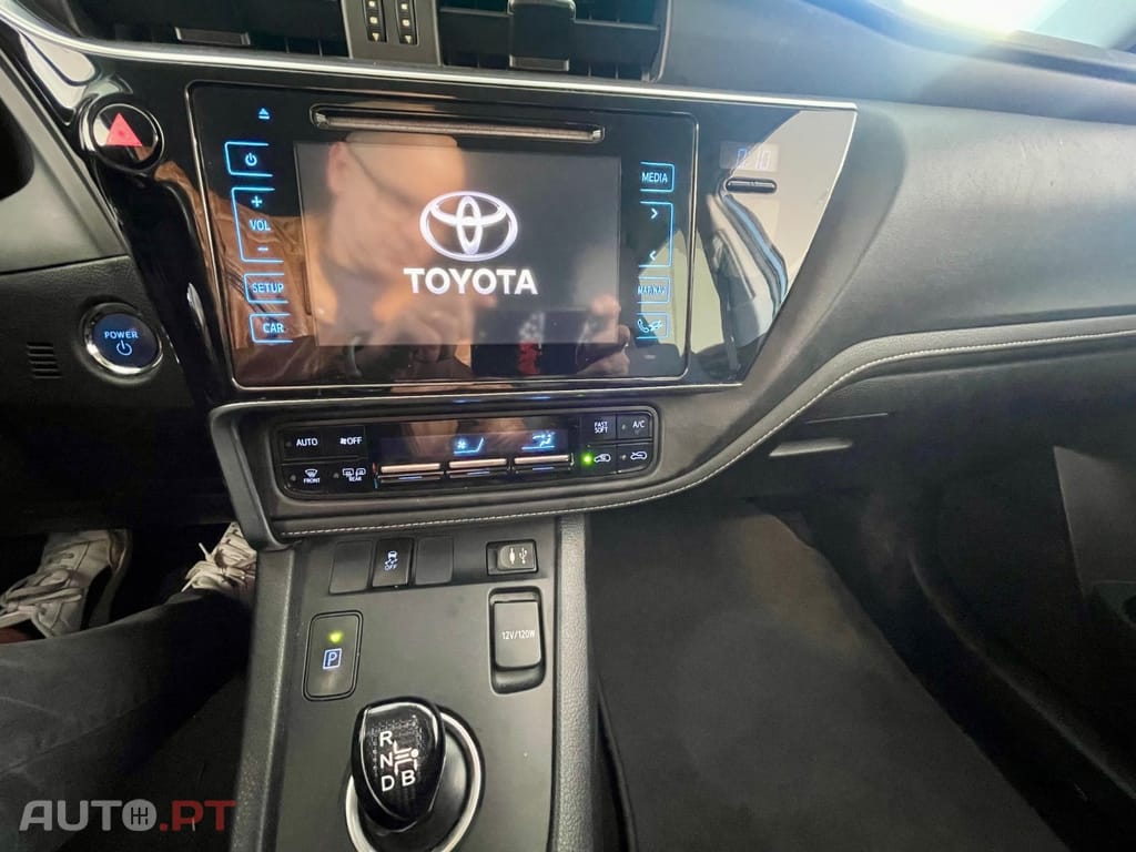 Toyota Auris 1.8 HSD Comfort