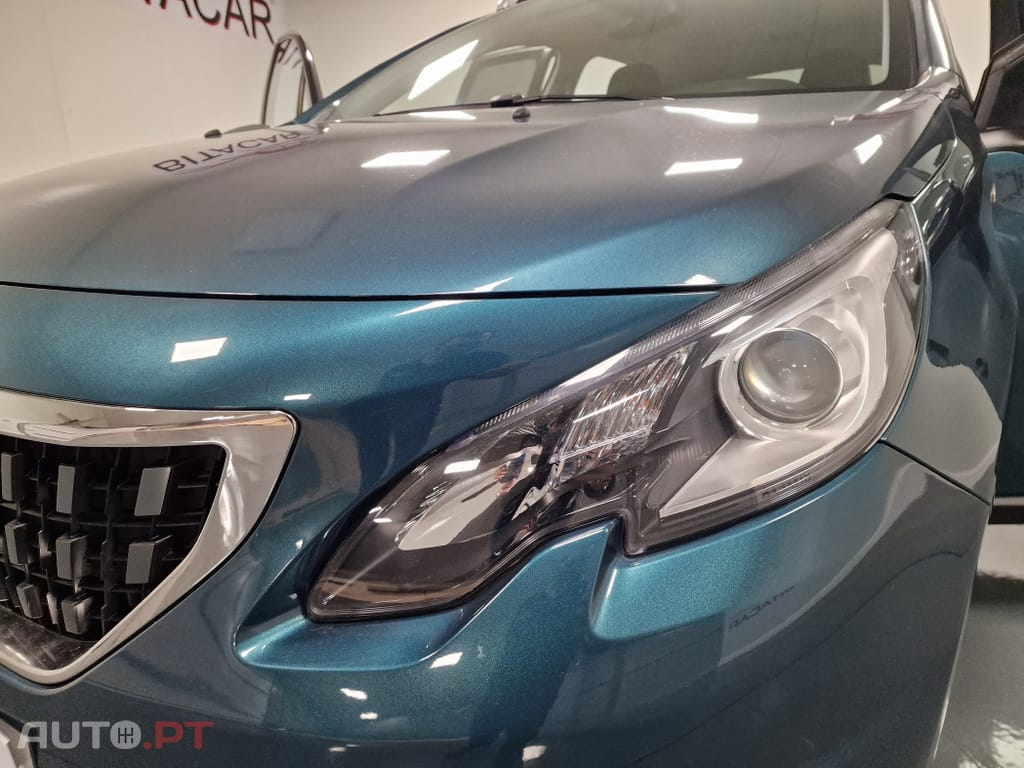 Peugeot 2008 1.2 PURETECH STYLE