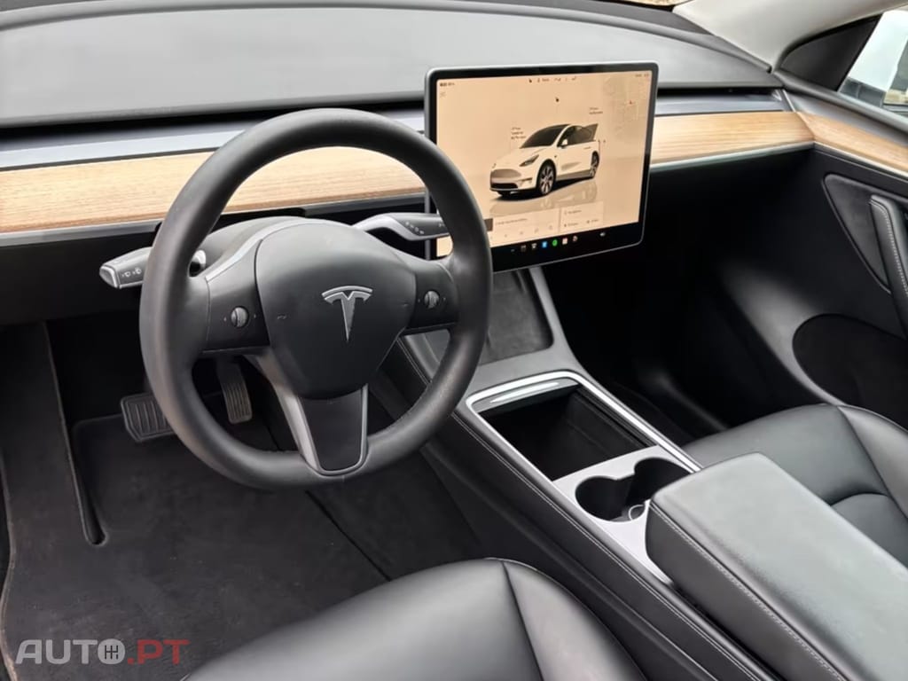 Tesla Model Y Long Range Dual AWD I.V.A DEDUTIVEL 