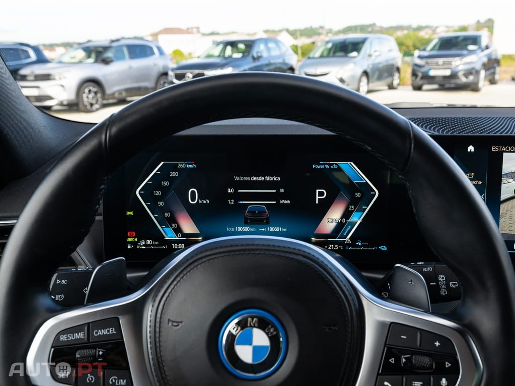 BMW 320 e Pack Desportivo M Auto — fotografia 19