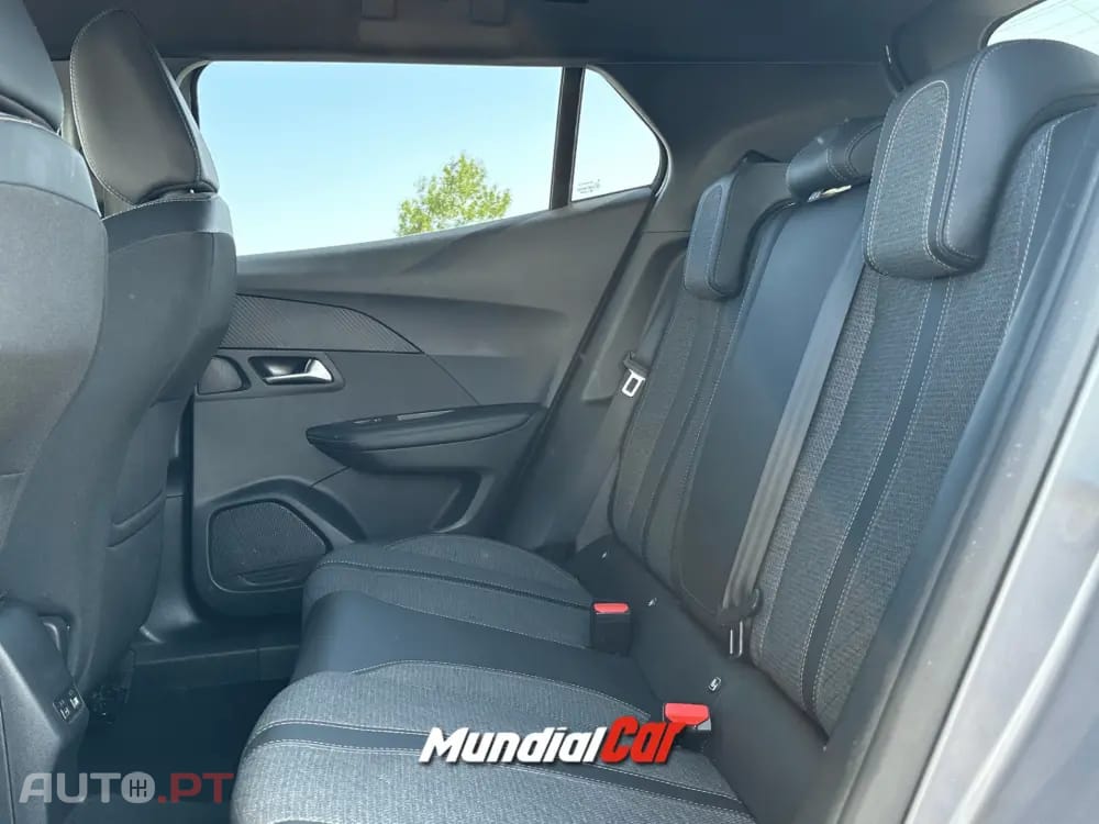 Peugeot 2008 1.2 PureTech Allure EAT8