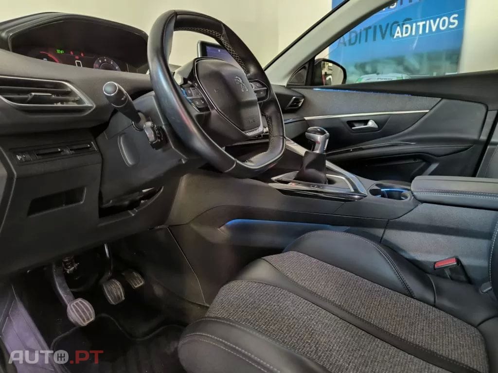 Peugeot 3008 1.2 PureTech Allure EAT8